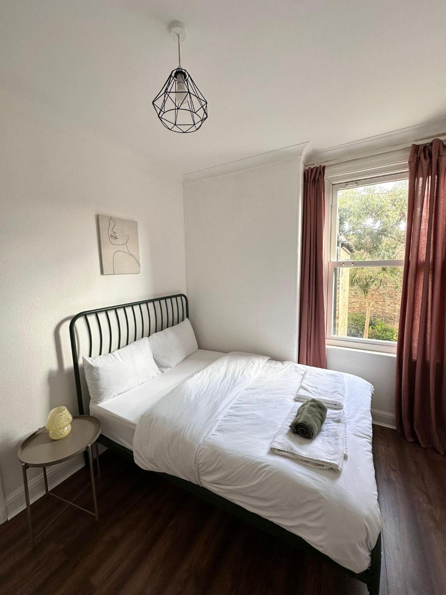 Charming, Renovated Residence In Willesden Green London Eksteriør bilde