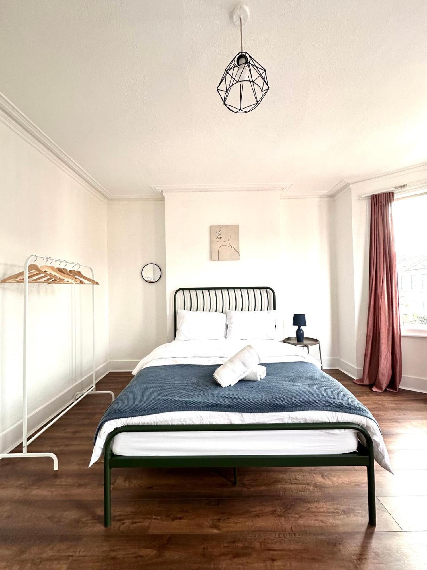 Charming, Renovated Residence In Willesden Green London Eksteriør bilde