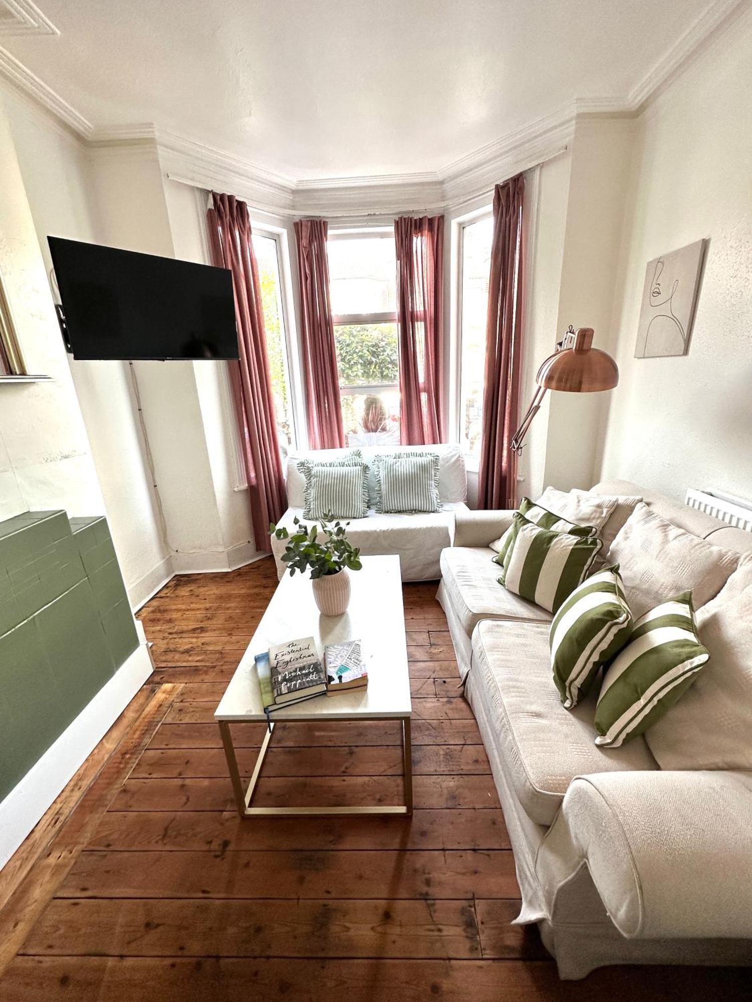 Charming, Renovated Residence In Willesden Green London Eksteriør bilde